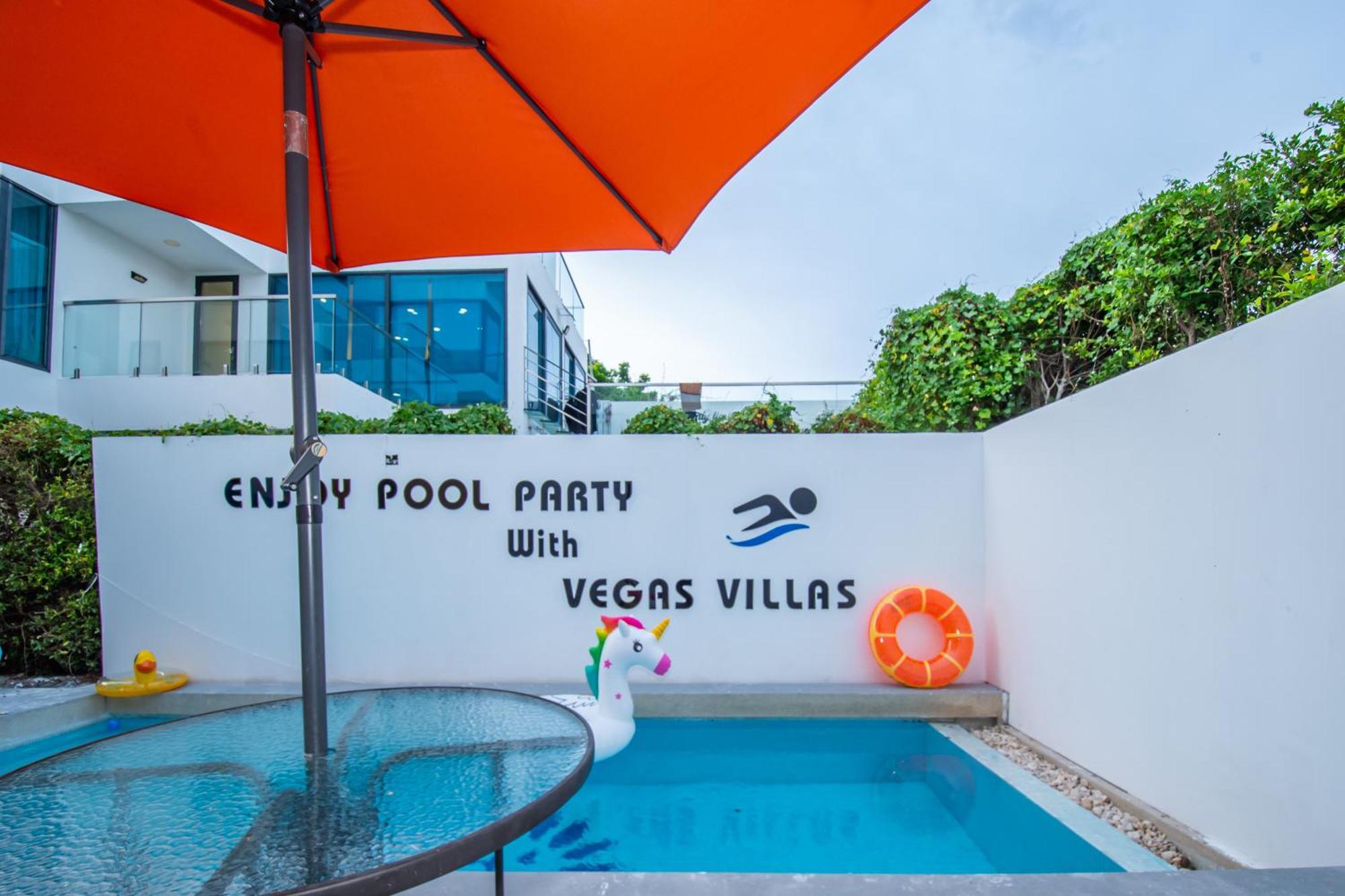 Rosewood Vegas Pool Pattaya
